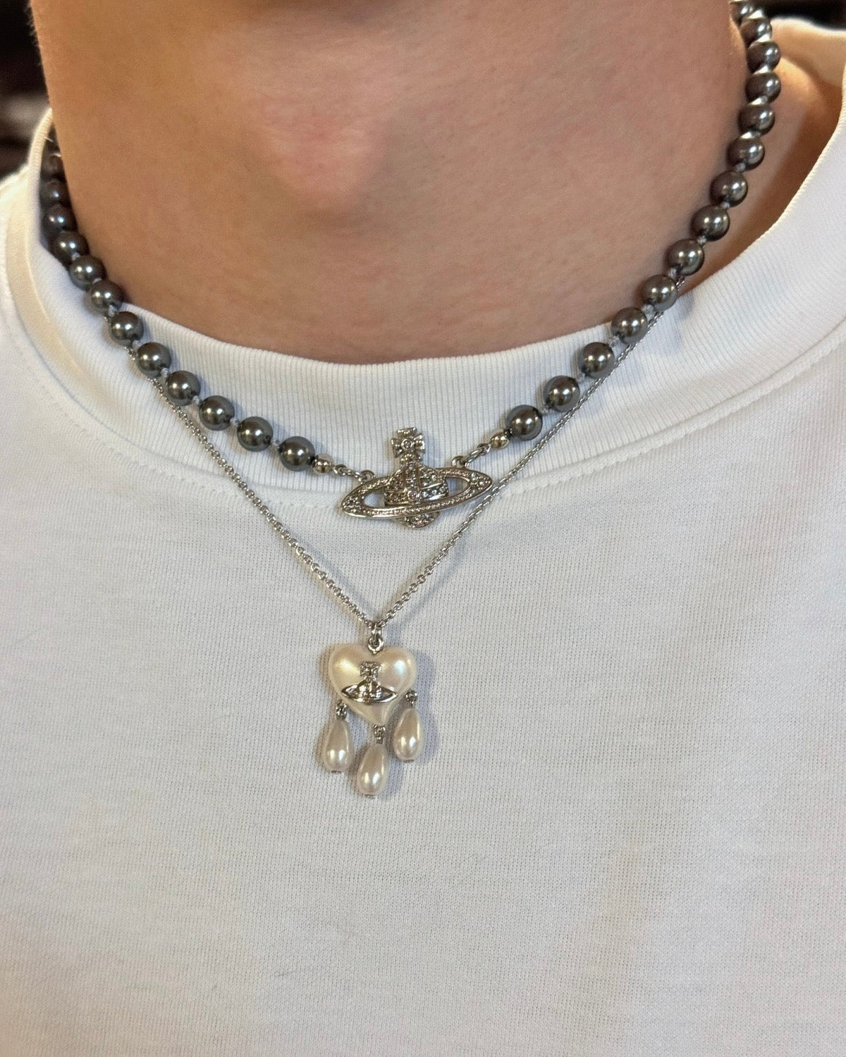 Vivienne Westwood Mini Bas Relief Pearl Choker пј»2026жњЂж–°NANAжљ—й»‘зЃ°!]