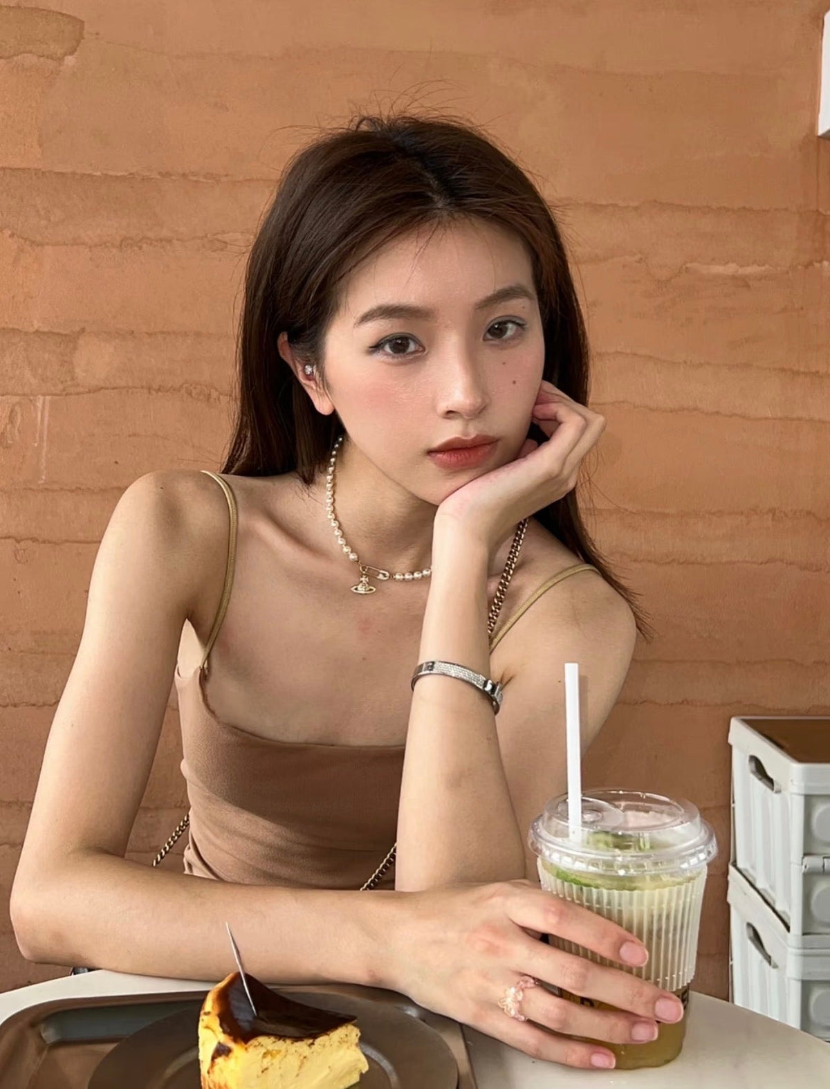 Vivienne Westwood Lucrece Orb Pearl Necklace зЏЌзЏ ж‰Јй‡ќ [Blackpink JennieжњЂж„›еђЊж¬ѕ]