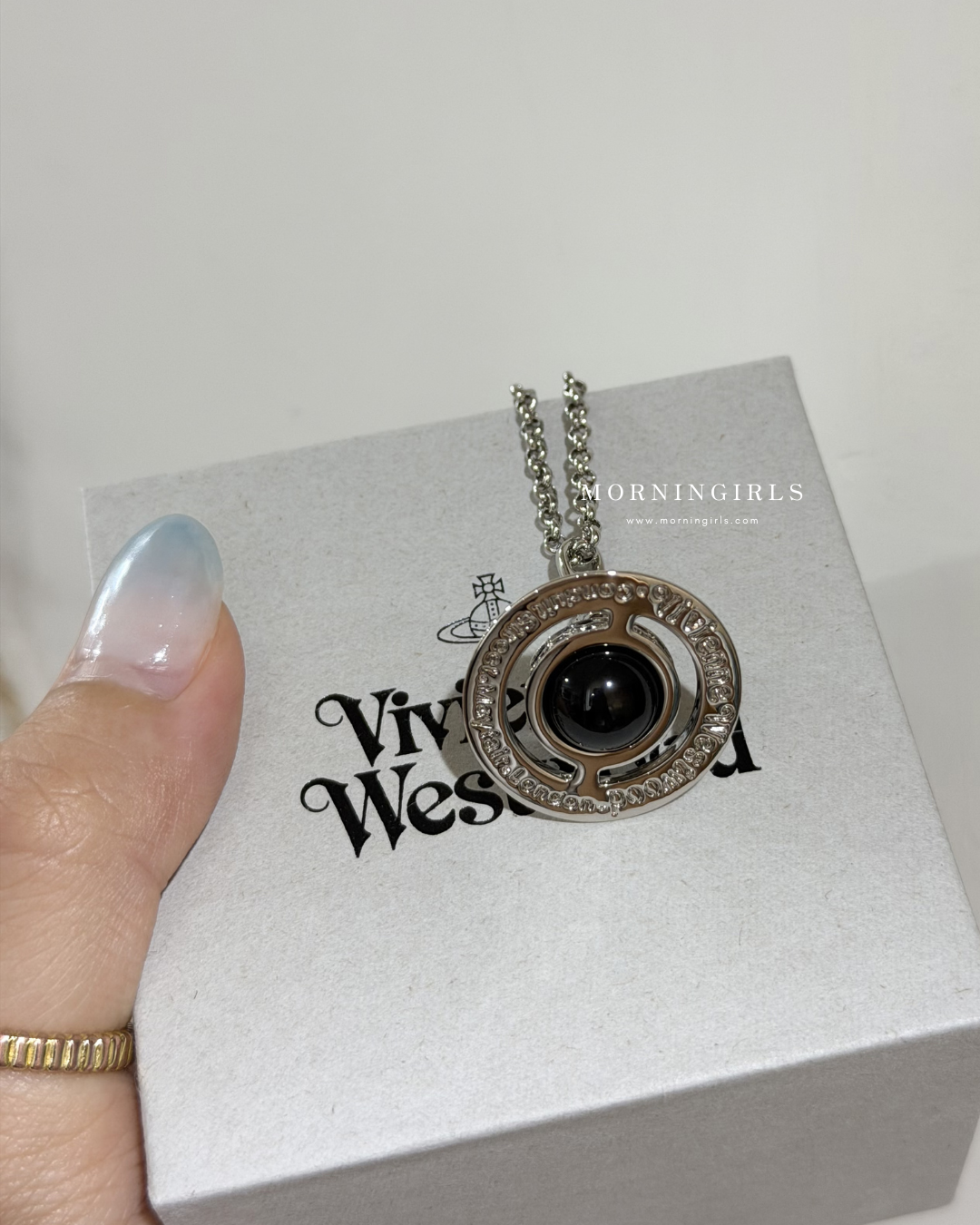 Vivienne Westwood ORB Pendant Crystal Necklace 2026жњЂж–°й™ђе®љй»‘и‰Іж�џзђѓ [жљ—й»‘ећ‹ж јйўЁеї…йЃё!]