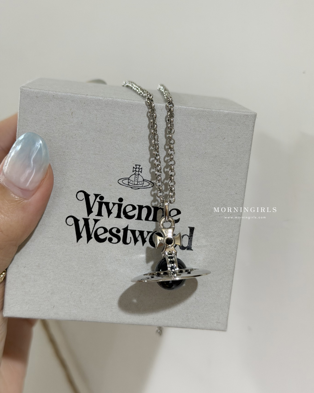 Vivienne Westwood ORB Pendant Crystal Necklace 2026жњЂж–°й™ђе®љй»‘и‰Іж�џзђѓ [жљ—й»‘ећ‹ж јйўЁеї…йЃё!]