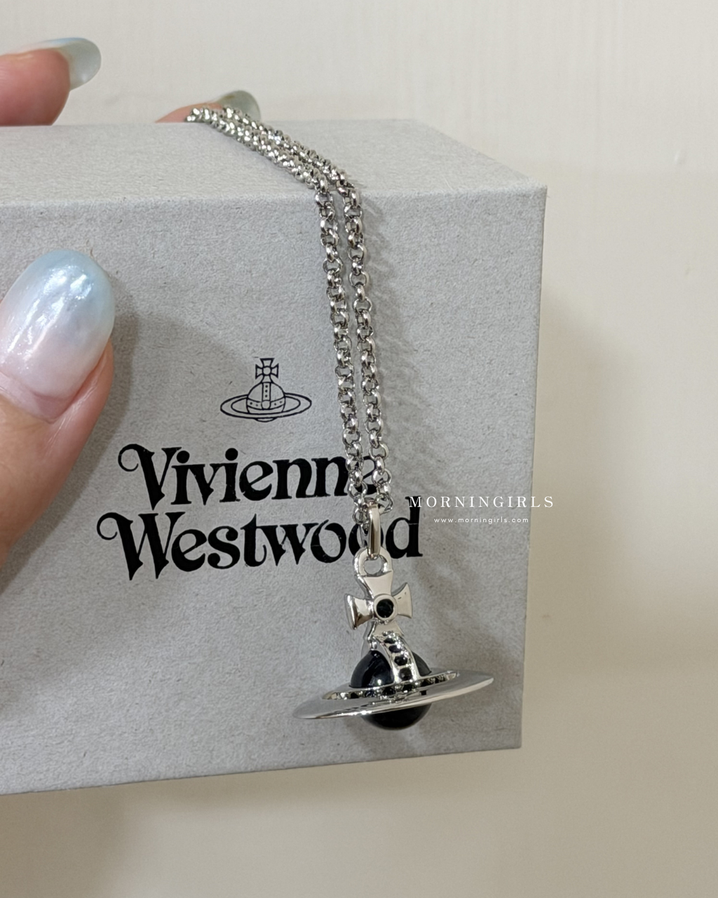 Vivienne Westwood ORB Pendant Crystal Necklace 2026жњЂж–°й™ђе®љй»‘и‰Іж�џзђѓ [жљ—й»‘ећ‹ж јйўЁеї…йЃё!]