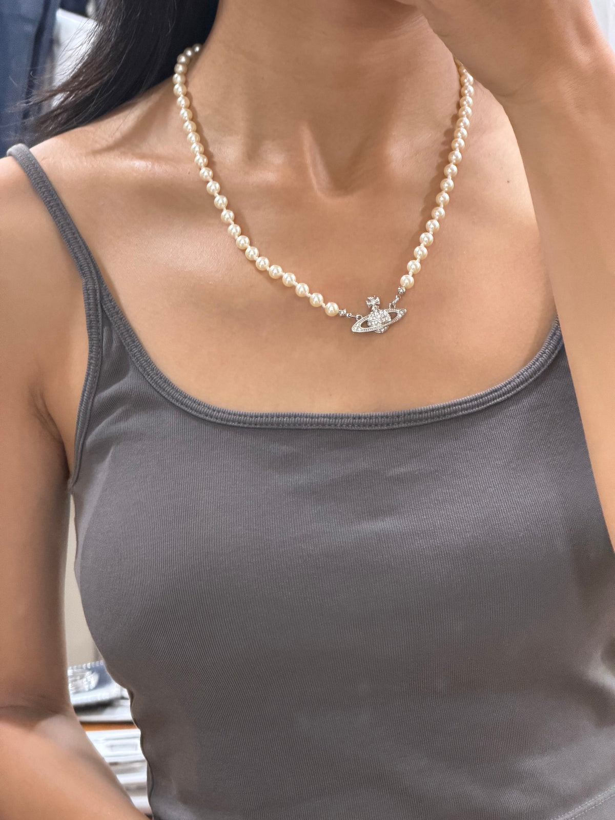 Vivienne Westwood Mini Bas Relief Pearl Choker