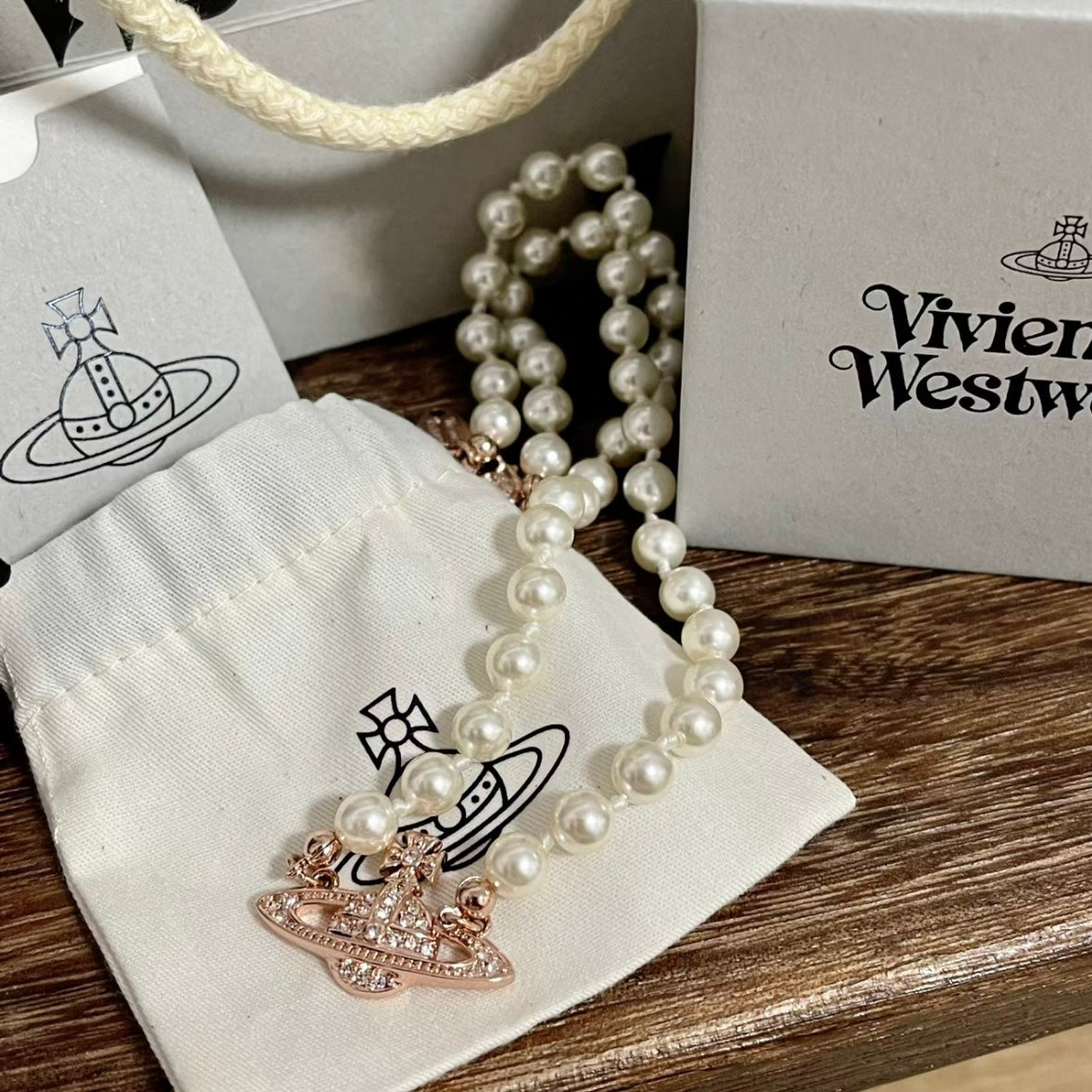 Vivienne Westwood Mini Bas Relief Pearl Choker