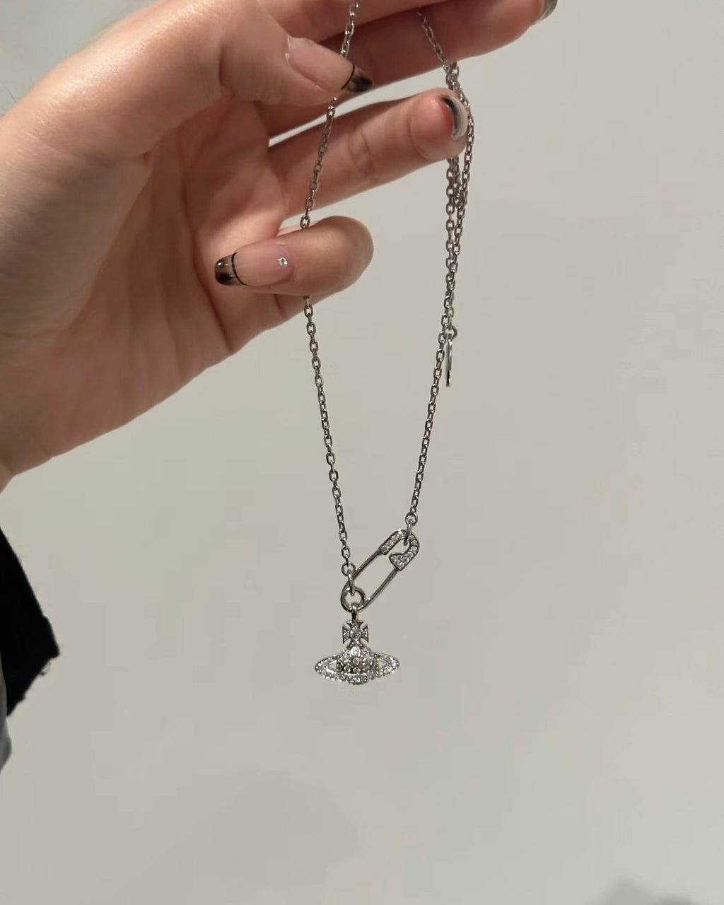 Vivienne Westwood Lucrece Orb Necklace ж‰Јй‡ќй–ѓй‘Ѕрџ§· [Blackpink JennieеђЊж¬ѕж‰Јй‡ќзі»е€—]
