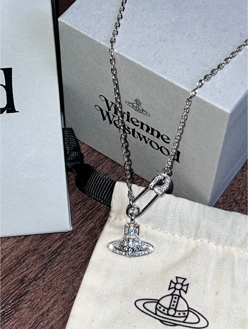 Vivienne Westwood Lucrece Orb Necklace ж‰Јй‡ќй–ѓй‘Ѕрџ§· [Blackpink JennieеђЊж¬ѕж‰Јй‡ќзі»е€—]